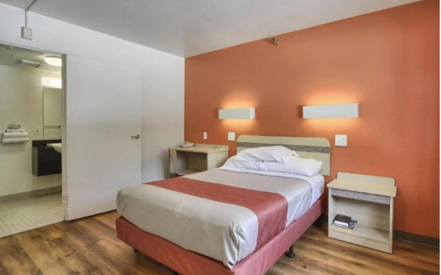 Motel 6 New Cumberland, PA - Harrisburg - Hershey South