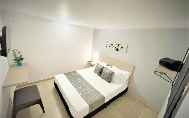 Hotel 12 Nights