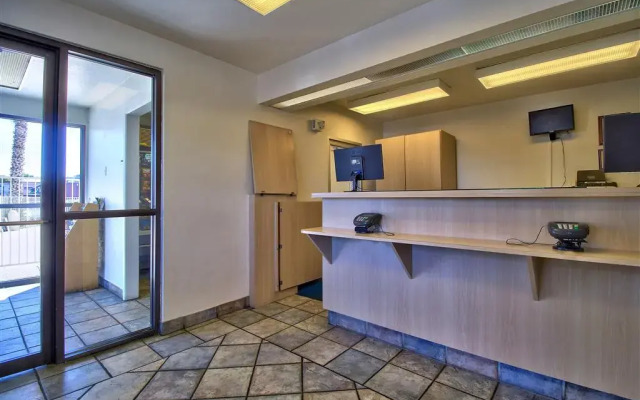 Motel 6 Nogales, AZ - Mariposa Road