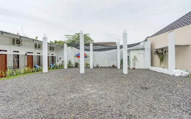 Oemah Ratu Hostel Syariah by OYO Rooms