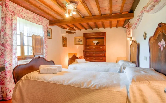A Beautiful, Traditional Tuscan Hamlet in the Hills