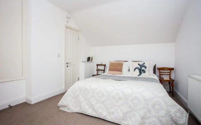 Wonderful 4 Bedroom Home In Kensal Rise