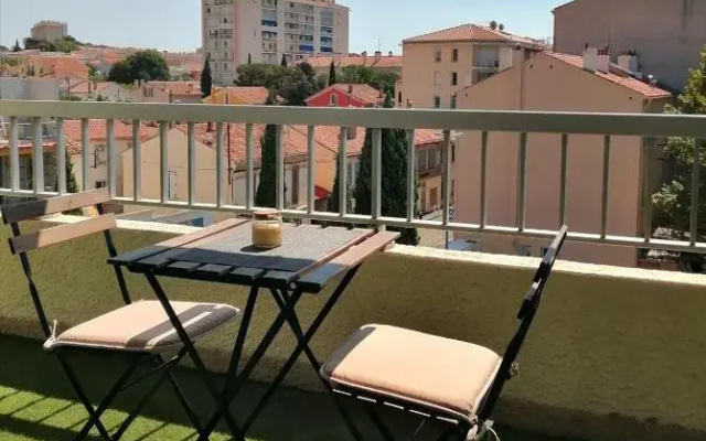 Toulon ouest T3 climatisé avec terrasse location à la semaine