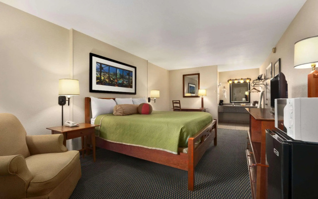Travelodge by Wyndham New Orleans West Harvey Hotel