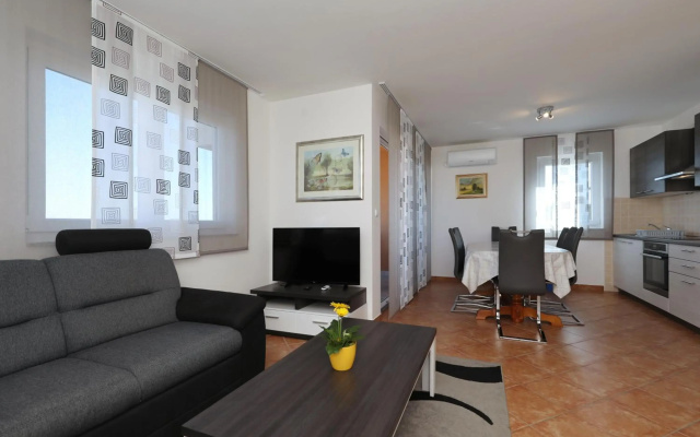 Apartment Dora