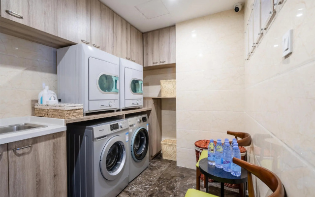 Atour Hotel Pingliang Lvdi Plaza