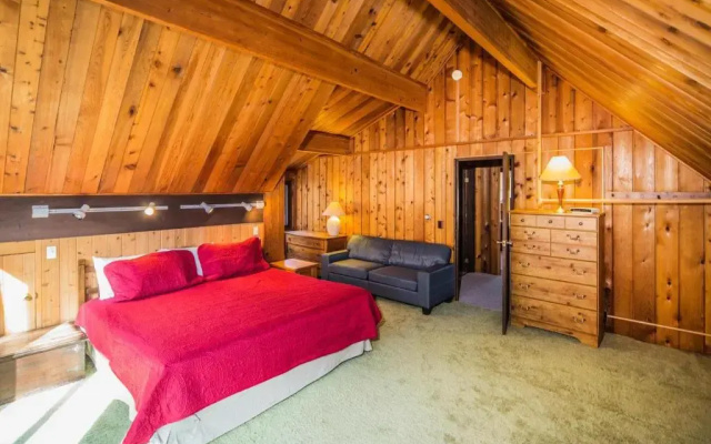 Mountainside Lodge