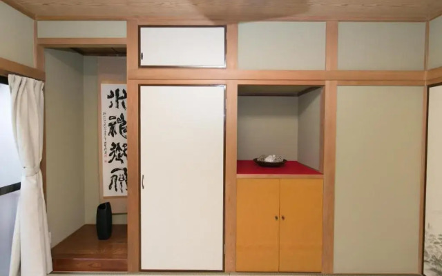 Nishioi House