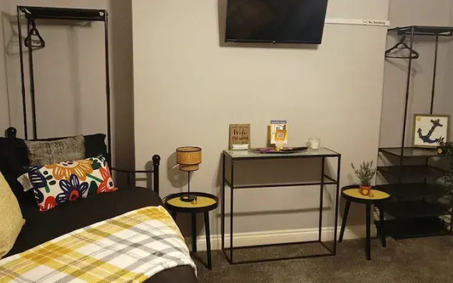 Apartment - Sleeps 5, Free Parking & Sun Terrace