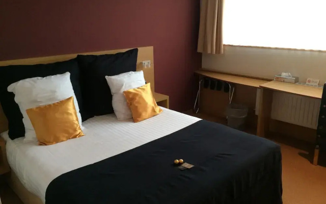Axis Hotel