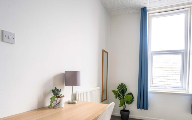 3 Bed-free Parking-close to City