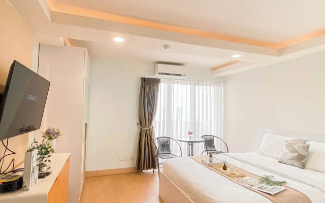 Studio Near Rajawali Station At Amethyst Apartment