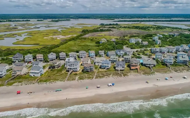 Sea La Vie (North Topsail) by Topsail Realty