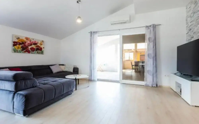 Cozy Three Bedroom Apartment With Terrace in Zadar