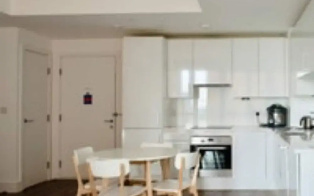 Spacious Flat In London Zone 2 With River Views