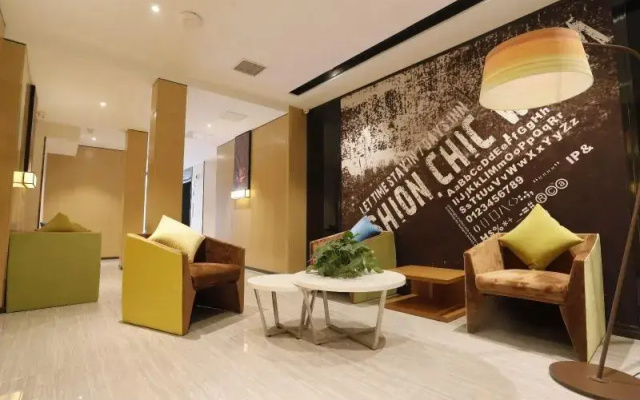 IU Hotels·Dunhuang Municipal Square