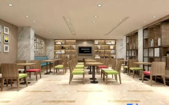 Pinshang Hotel (Jinqiao Bus Station Subway Station)