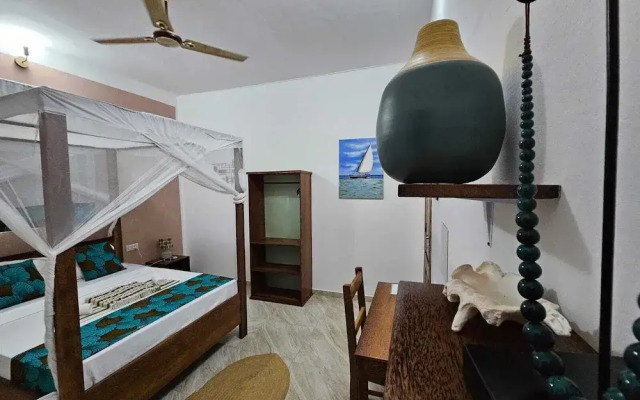 Zanzicrown Hotel