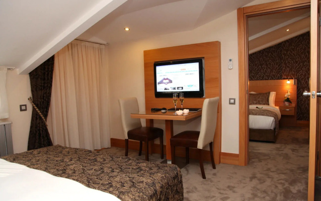 Emerald Hotel