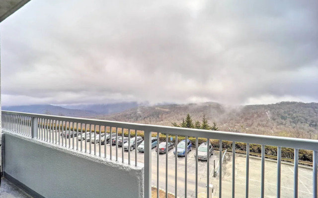3 Mi to Skiing: Mtn-view Condo in Sugar Top Resort