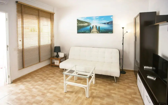 Center & White Town Apartment