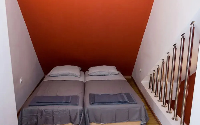 FM Deluxe 1-BDR Maisonette with Terrace