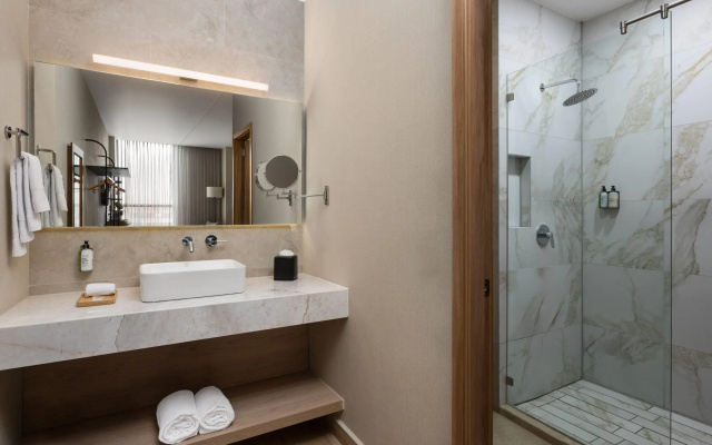Tryp By Wyndham Ciudad Guzman Uttsa