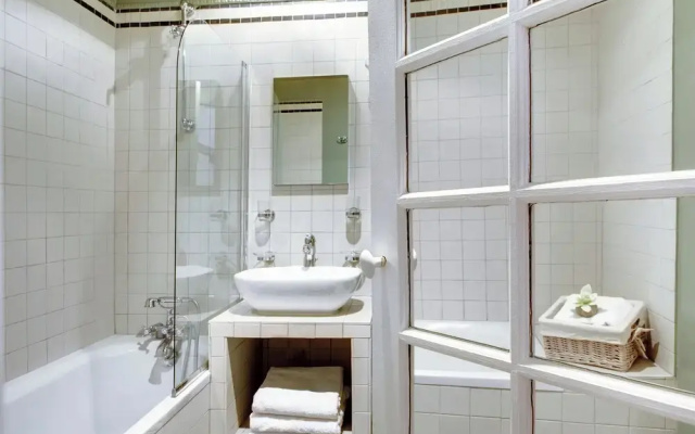 Paris Marais Central Residence