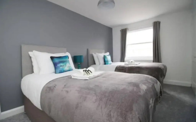 Spacious Georgian Apartment 5 mins from Bath Abbey
