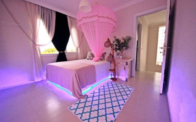 Family Friend Villa Pool 3b 1 Alacati Cesme