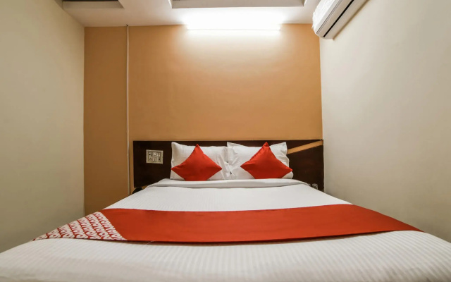 OYO 16061 Hotel Holly Hock