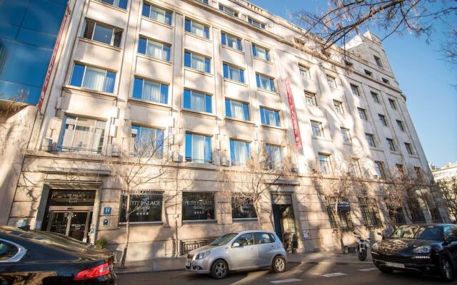 Отель Petit Palace President Castellana вид на фасад