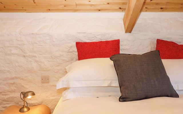 Dolphin Cottage