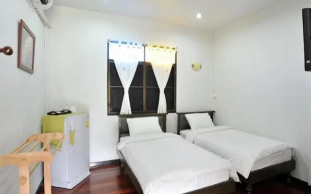 Huan Esan Place