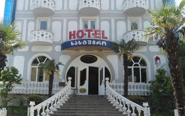 Hotel Georgia 444 вид на фасад