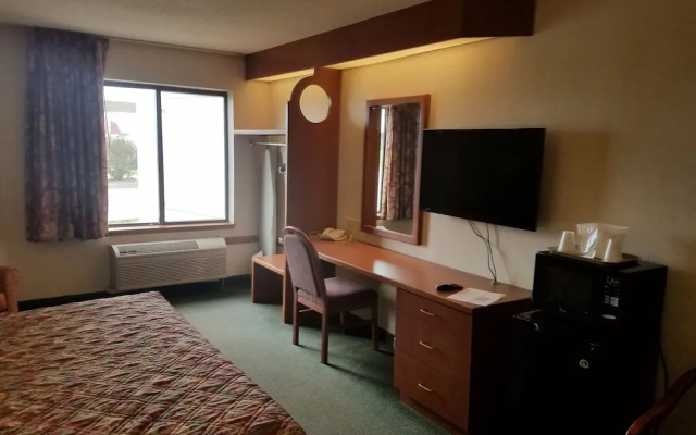 Syracuse Inn & Suites