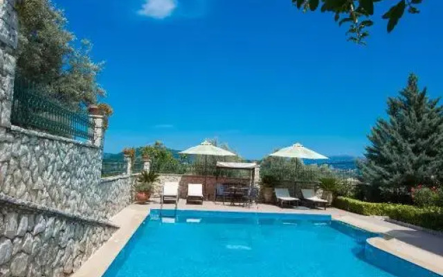 Pirofani Villas