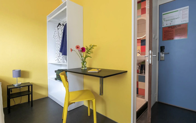 Hans Brinker Hostel