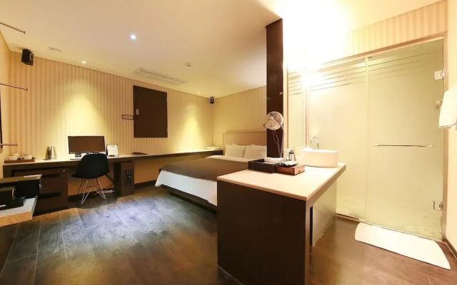 Uijeongbu La Tree Hotel