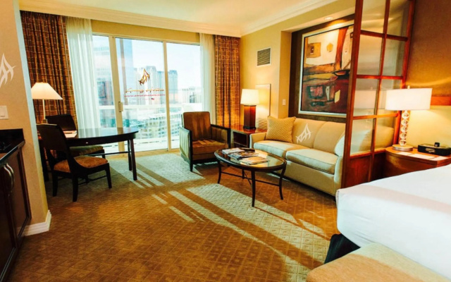 888 Signature Suites Collection at Signature Condo Hotel