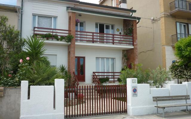 Отель B&b Casa Capecci Потенца-Пичена вид на фасад