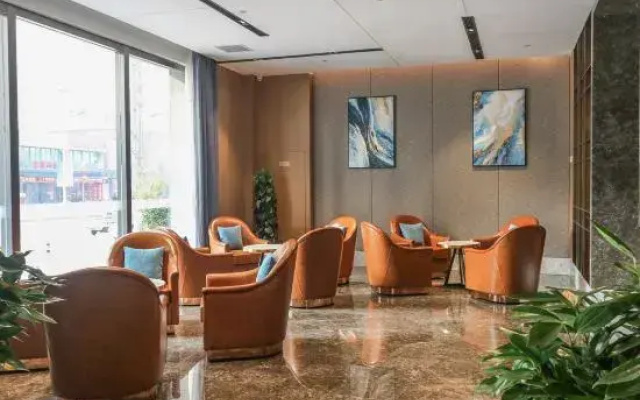 Heyue Holiday Hotel