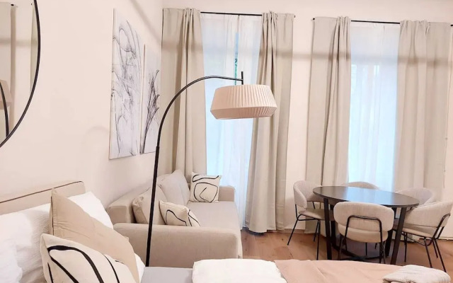 Stylish Apartments near AKH