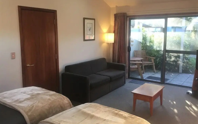 18 Jollies Pass Rd - Garden Studio 348