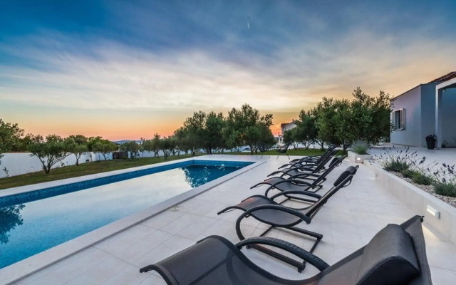 Villa in Debeljak With Pool Near the Sea