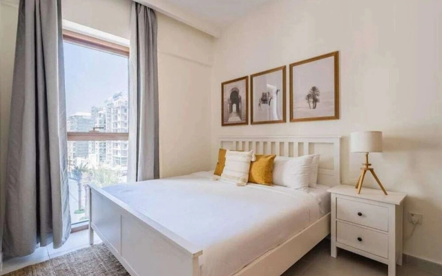Dubai Creek Gem, Stylish Condo With Two Balconies
