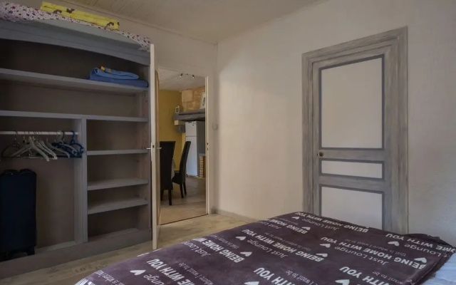 Luxurious Holiday Home with Swimming Pool in Meyrals