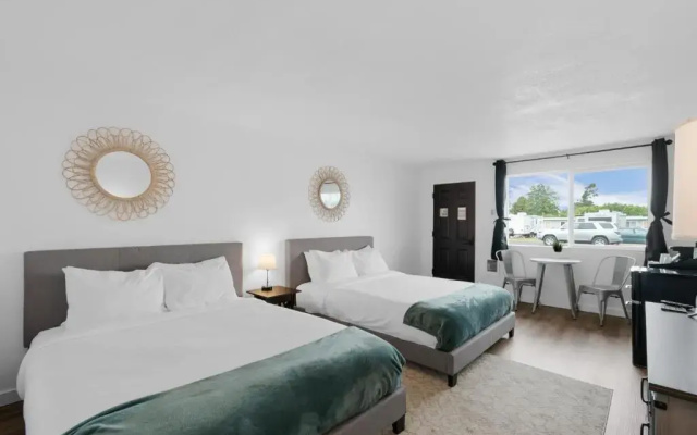 Silver Sands Motel