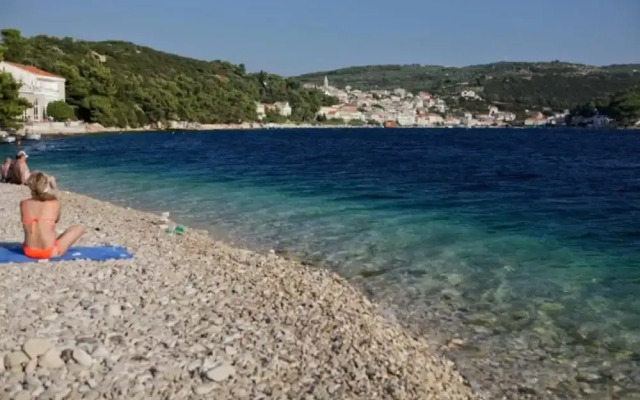 Ennio - 100m From the Beach - A2 Zeleni