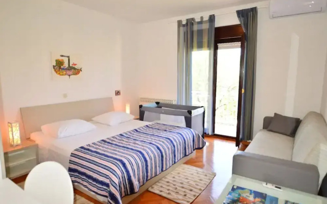 Elza Apartments